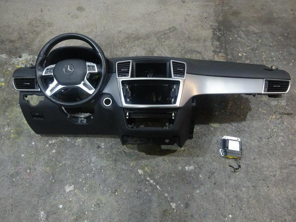 Mercedes ML W166 Armaturenbrett Dashboard Cockpit Lenkrad