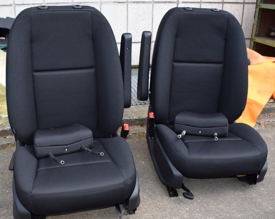Mercedes Fabric Driver and Passenger Seats – Genuine Mercedes-Benz Parts